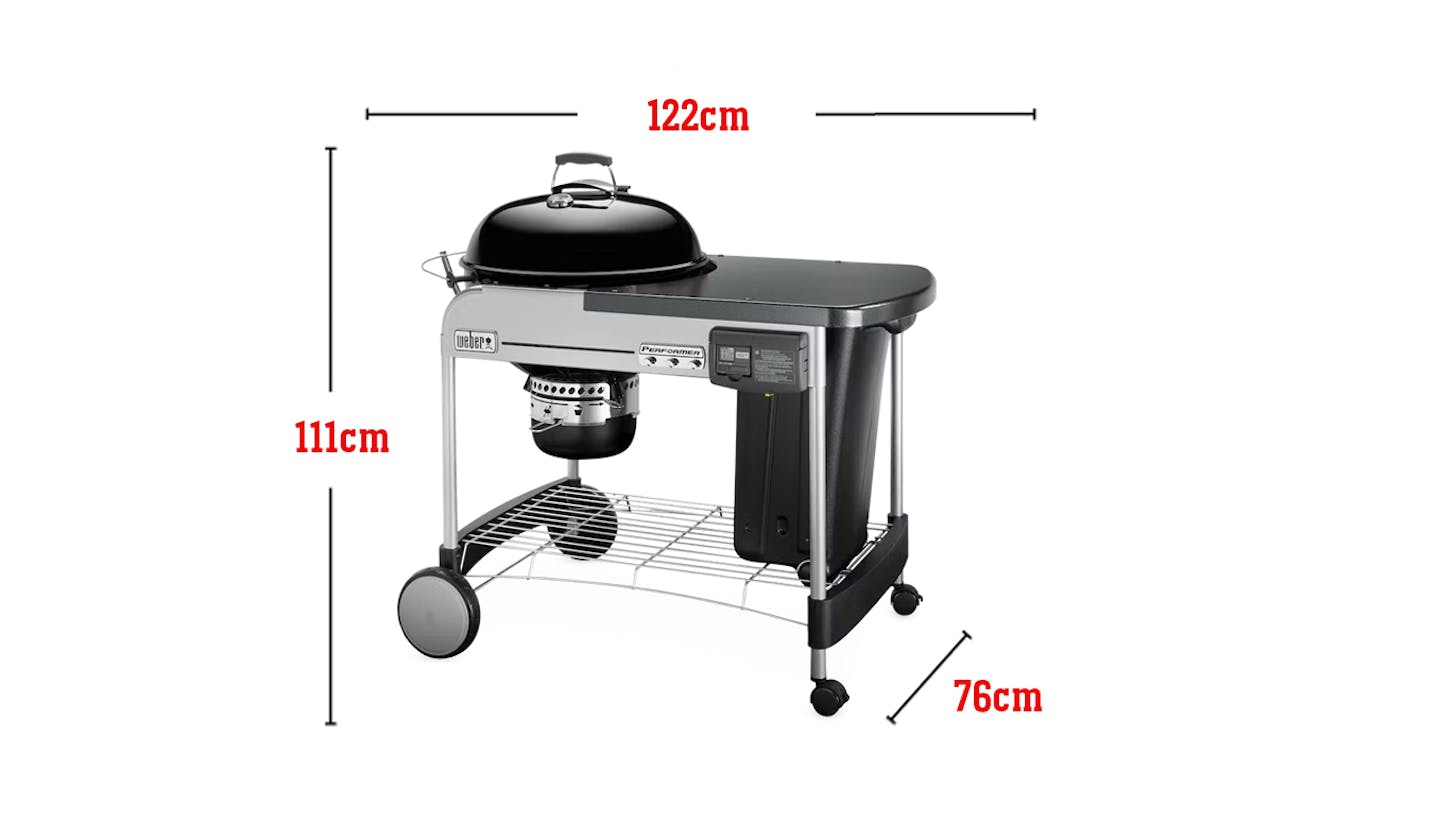 Pour 13 steaks hachés façonnés avec une presse à hamburger Weber, surface de cuisson totale de 2 342 cm², thermomètre intégré au couvercle, paniers à charbon inclus