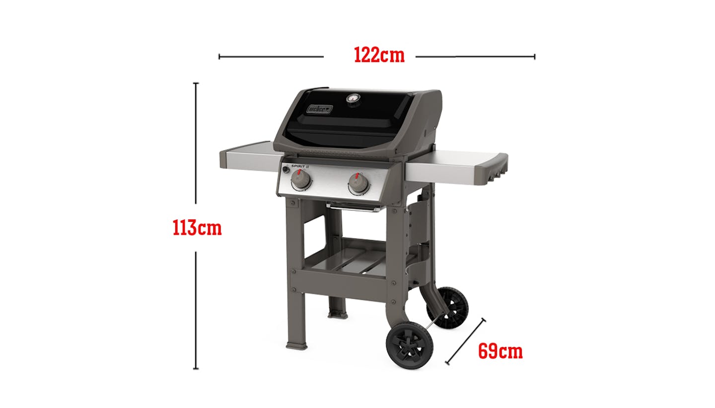Pour 12 steaks hachés façonnés avec une presse à hamburger Weber, surface de cuisson totale de 2 903 cm², brûleurs d'un rendement de 26 500 BTU/heure