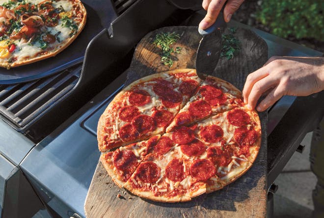 Weber Genesis Gas Grill, Pizza Weber Genesis Gas Grill, Pizza