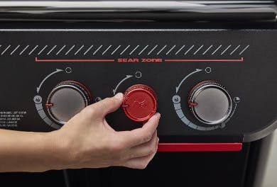 Designated Sear Burner unleashes up to 50% more power in the extra-large Sear Zone.