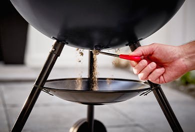 Features like the One-Touch™ cleaning system make charcoal grilling easy and convenient.