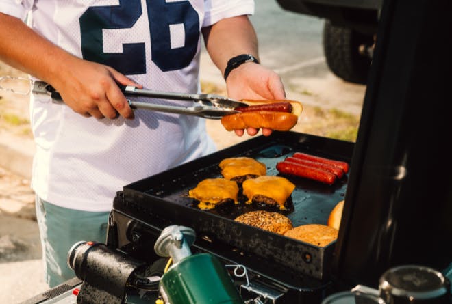 Weber Traveler® Portable Griddle for tailgating Weber Traveler® Portable Griddle for tailgating