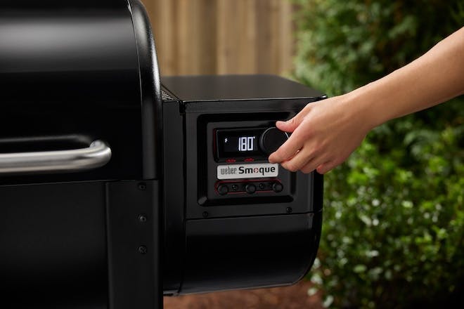 NEW WEBER SMOQUE™ PELLET SMOKER
