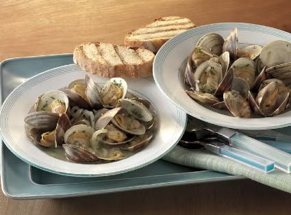 White Wine and Garlic Steamed Clams