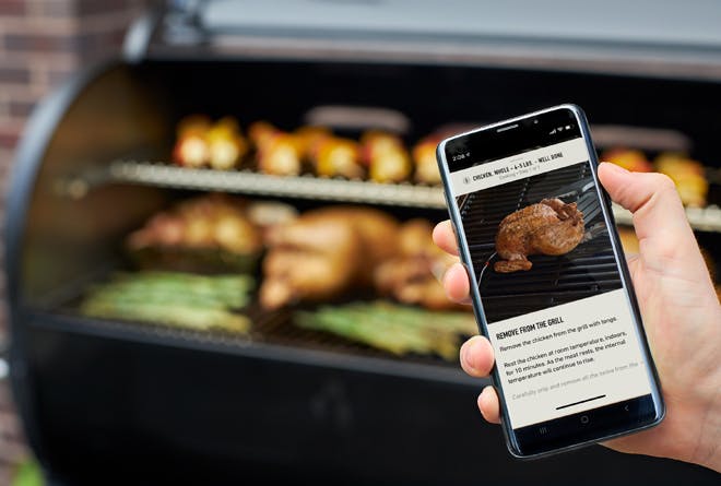 Weber SmokeFire Wood Pellet Grill, chicken, Weber Connect App