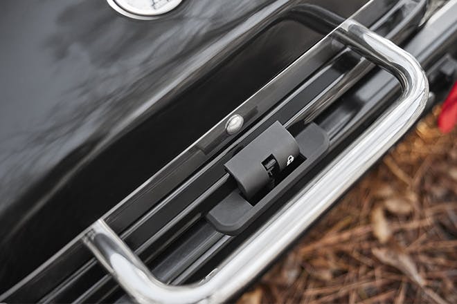 Lid locks automatically